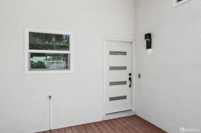 view of exterior entry featuring stucco siding
