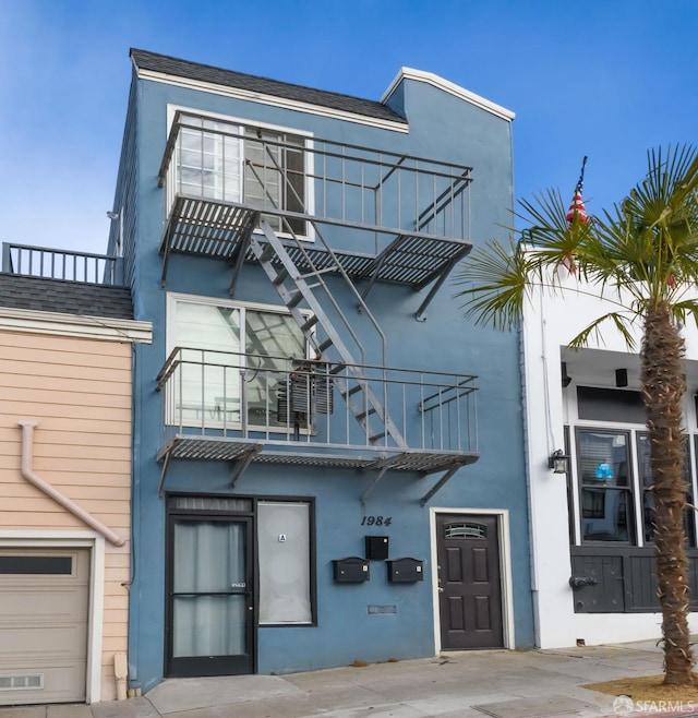 view of front facade with stucco siding