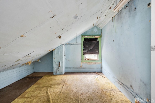 bonus room with vaulted ceiling