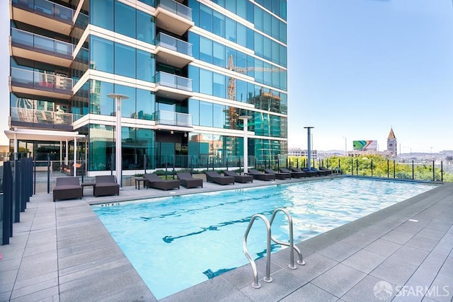 425 1st St Unit 3301, San Francisco, CA 94105 - view of community pool