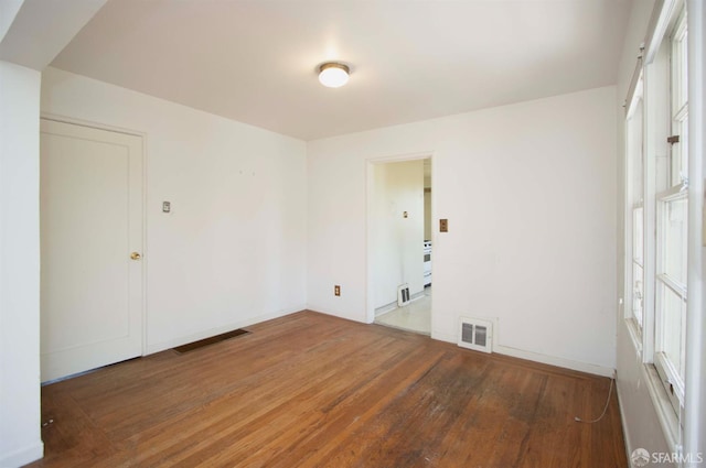 7520 Sunkist Dr, Oakland, CA 94605 - unfurnished room featuring wood finished floors and baseboards