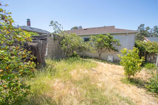 7520 Sunkist Dr, Oakland, CA 94605 - view of yard