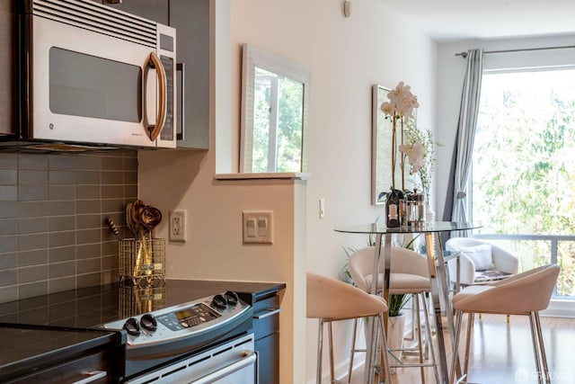 kitchen featuring backsplash and range with electric cooktop