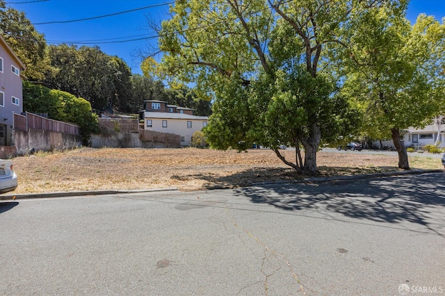 Listing photo 3 for 1802 Richardson St, Martinez CA 94553