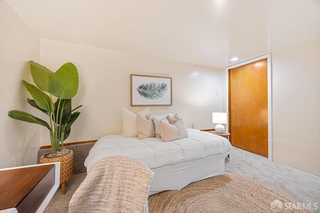 carpeted bedroom featuring recessed lighting and baseboards