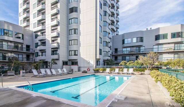 601 Van Ness Ave Unit 712, San Francisco, CA 94102 - community pool featuring a patio