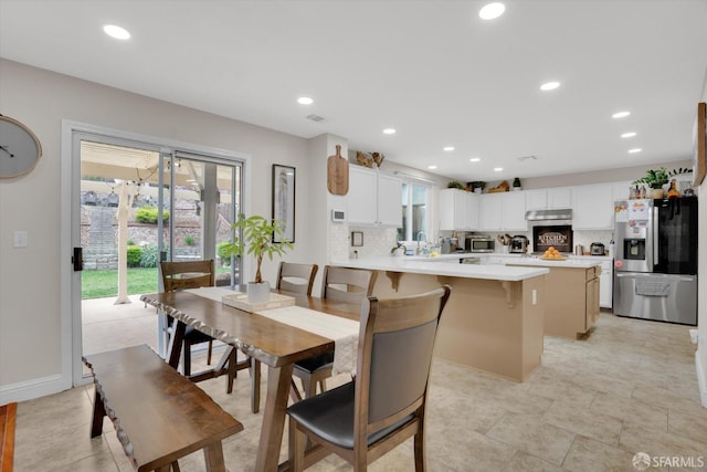 dining space featuring recessed lighting, visible vents, plenty of natural light, and baseboards