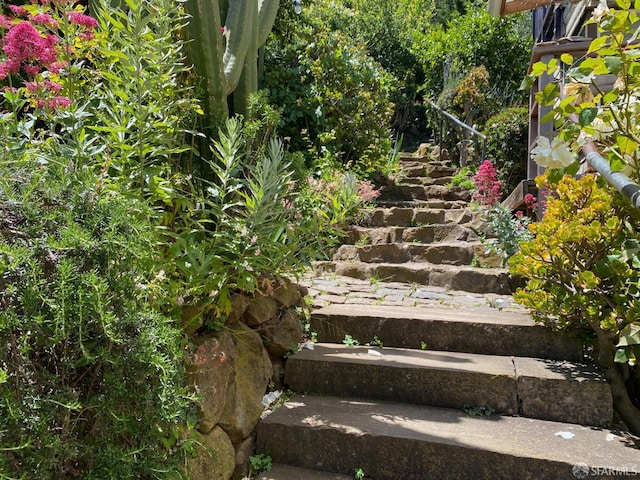 70 Laidley St, San Francisco, CA 94131 - view of staircase