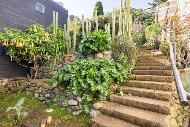 70 Laidley St, San Francisco, CA 94131 - view of yard featuring stairs