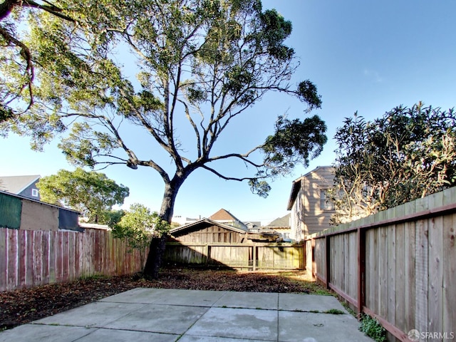 1279 41st Ave, San Francisco, CA 94122 - fenced backyard with a patio area
