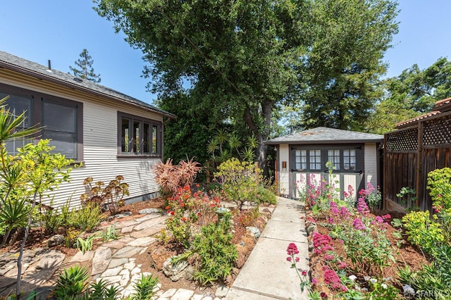 view of yard featuring fence and an outdoor structure