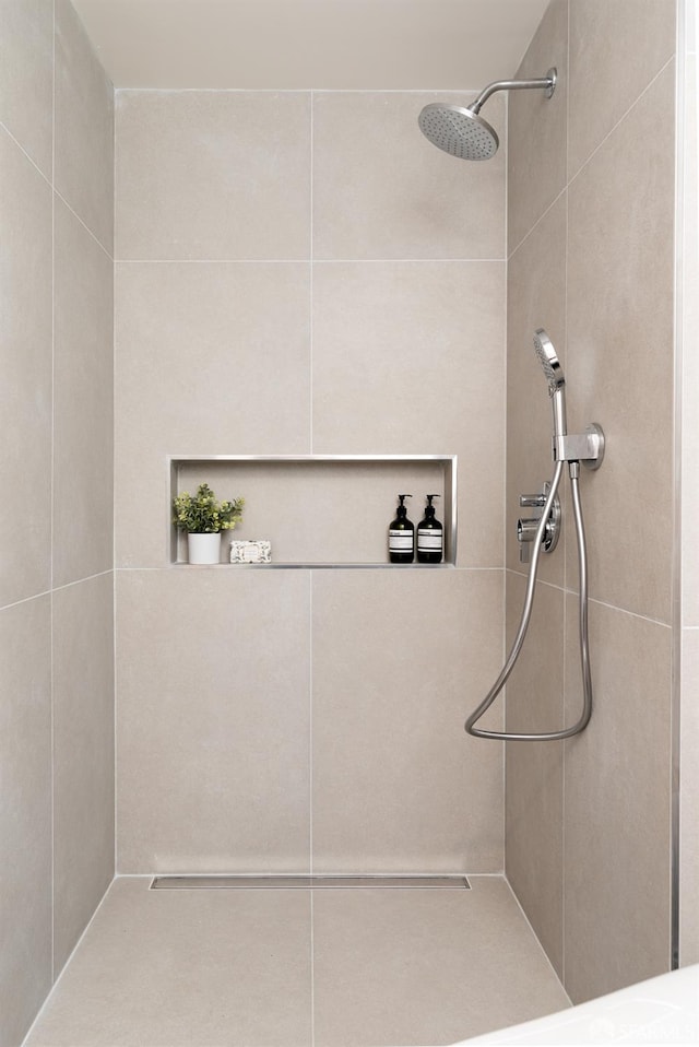 bathroom with a tile shower