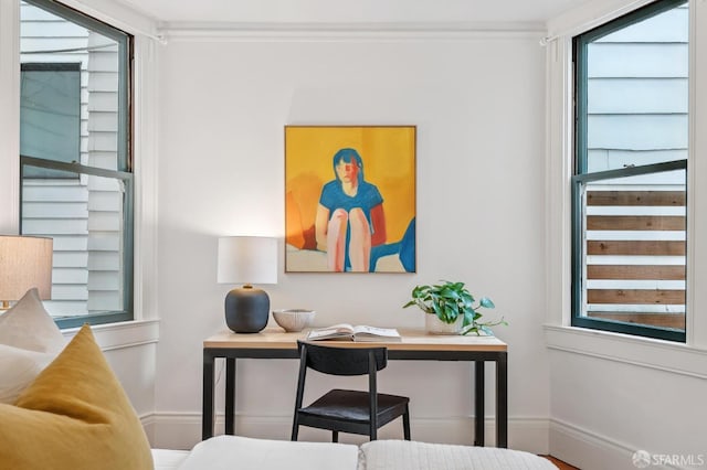 670 Page St, San Francisco, CA 94117 - home office with crown molding and baseboards