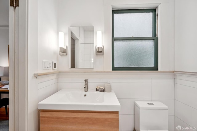 670 Page St, San Francisco, CA 94117 - bathroom featuring vanity and toilet