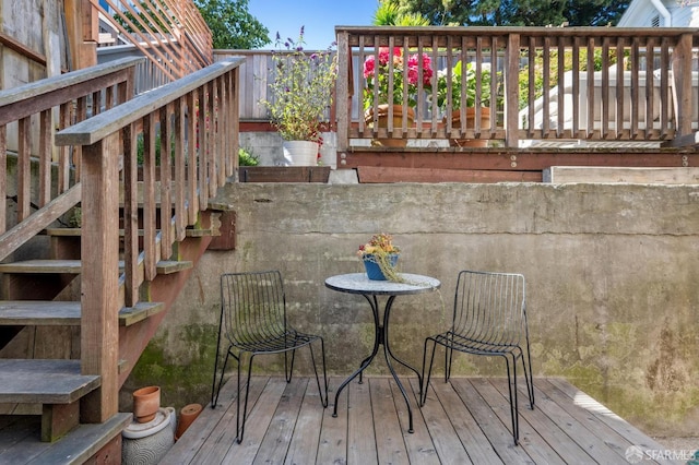 670 Page St, San Francisco, CA 94117 - deck with stairs