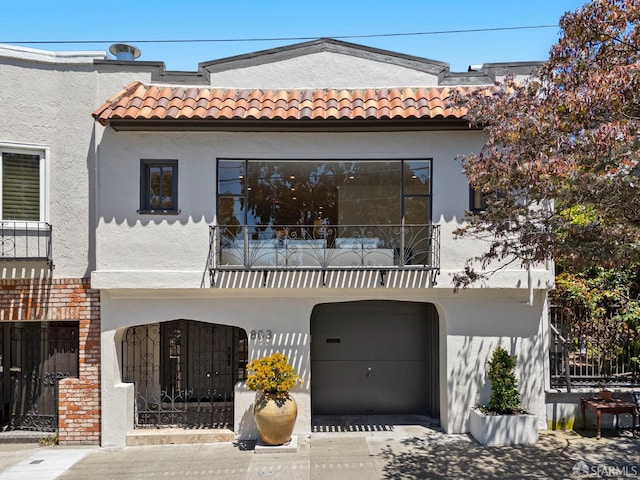 803 Vermont St, San Francisco, CA 94107 - view of front of home featuring a balcony, stucco siding, and a tiled roof