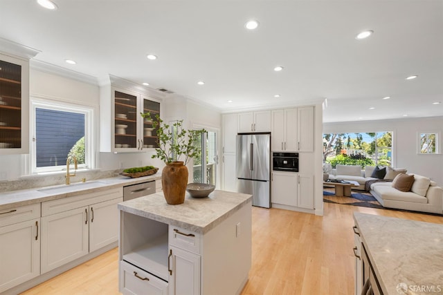 803 Vermont St, San Francisco, CA 94107 - kitchen with freestanding refrigerator, healthy amount of natural light, light wood-style floors, recessed lighting, and open floor plan