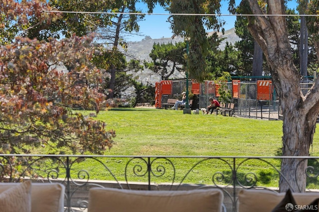 803 Vermont St, San Francisco, CA 94107 - view of yard with a mountain view