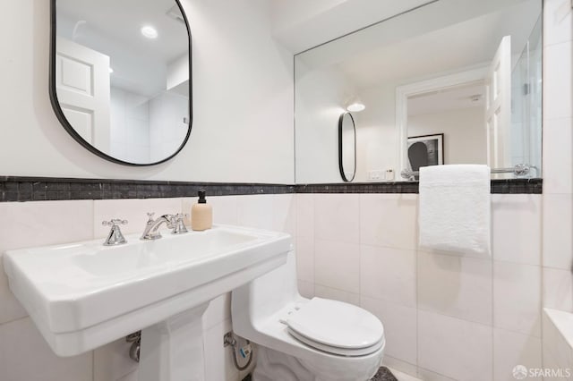 803 Vermont St, San Francisco, CA 94107 - bathroom with tile walls and a wainscoted wall