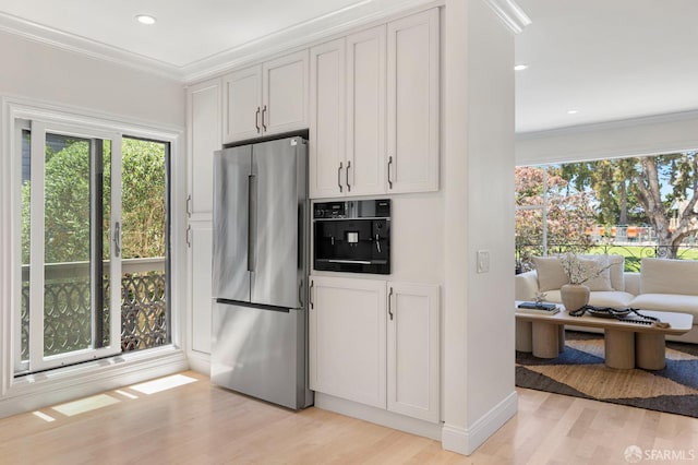 803 Vermont St, San Francisco, CA 94107 - kitchen with freestanding refrigerator, light wood-style flooring, crown molding, and recessed lighting