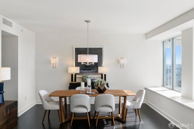 dining area featuring visible vents and baseboards