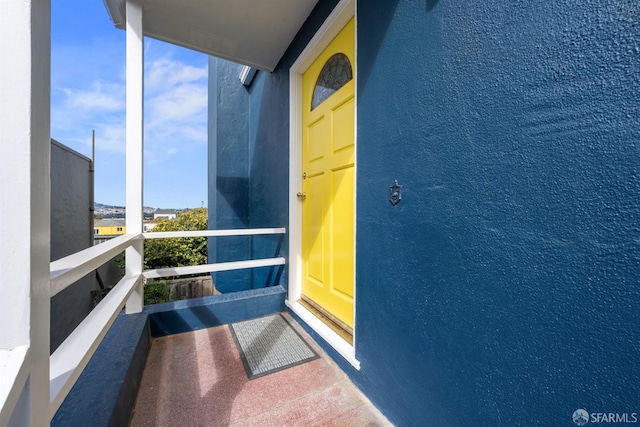 245 Skyline Dr, Daly City, CA 94015 - entrance to property featuring a balcony and stucco siding