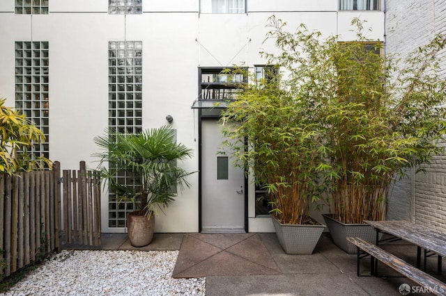 461 2nd St Unit C135, San Francisco, CA 94107 - entrance to property featuring stucco siding and a patio area