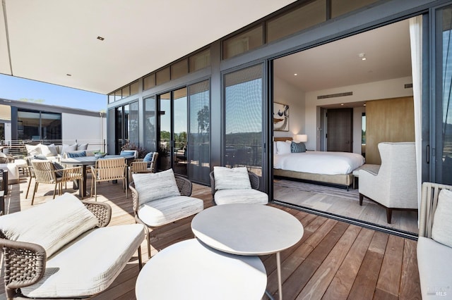balcony featuring an outdoor hangout area