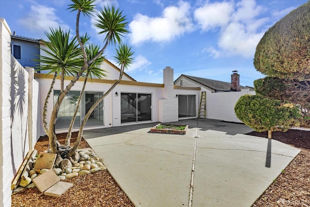 view of front of home featuring a patio area