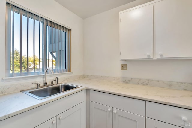1285 Redwood Blvd Unit C, Novato, CA 94947 - kitchen featuring white cabinets
