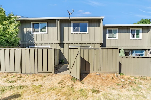 1285 Redwood Blvd Unit C, Novato, CA 94947 - rear view of house