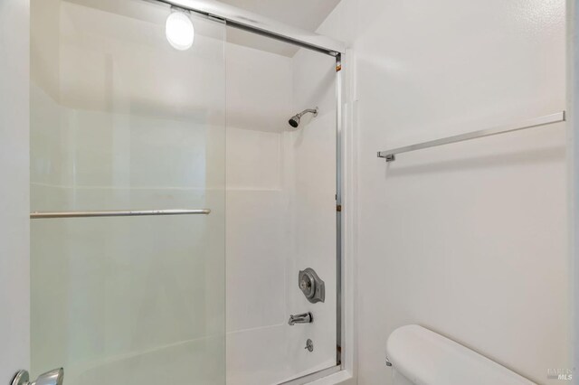1285 Redwood Blvd Unit C, Novato, CA 94947 - full bath with toilet and shower / bath combination with glass door
