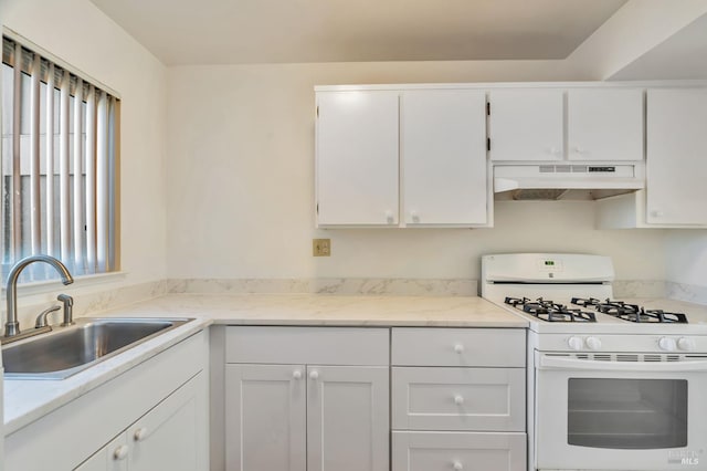 1285 Redwood Blvd Unit C, Novato, CA 94947 - kitchen with under cabinet range hood, gas range gas stove, and white cabinetry