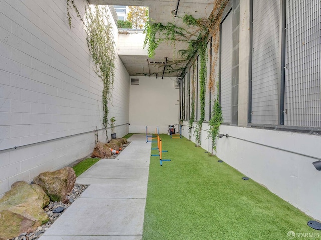 555 Fulton St Unit 519, San Francisco, CA 94102 - view of green lawn