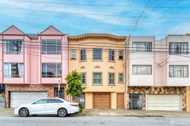 view of front facade featuring a garage