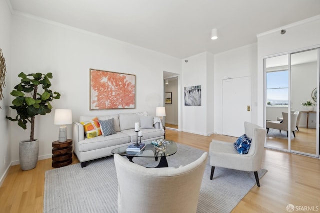355 Buena Vista E Avenue 605W, San Francisco, CA 94117 - living room featuring crown molding, baseboards, and light wood-style floors