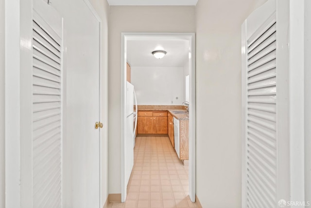 816 N Delaware St Unit 409, San Mateo, CA 94401 - corridor with a sink