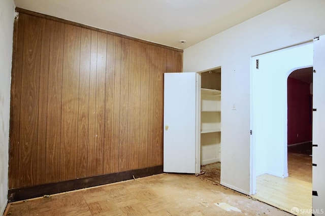 3838 Buell St, Oakland, CA 94619 - unfurnished room featuring arched walkways and baseboards