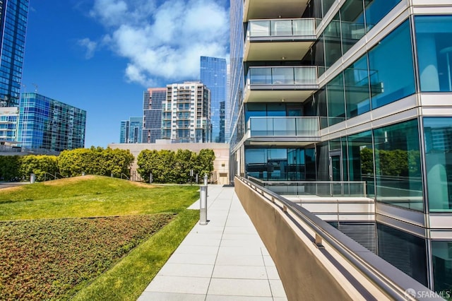 view of home's community featuring a view of city and a yard