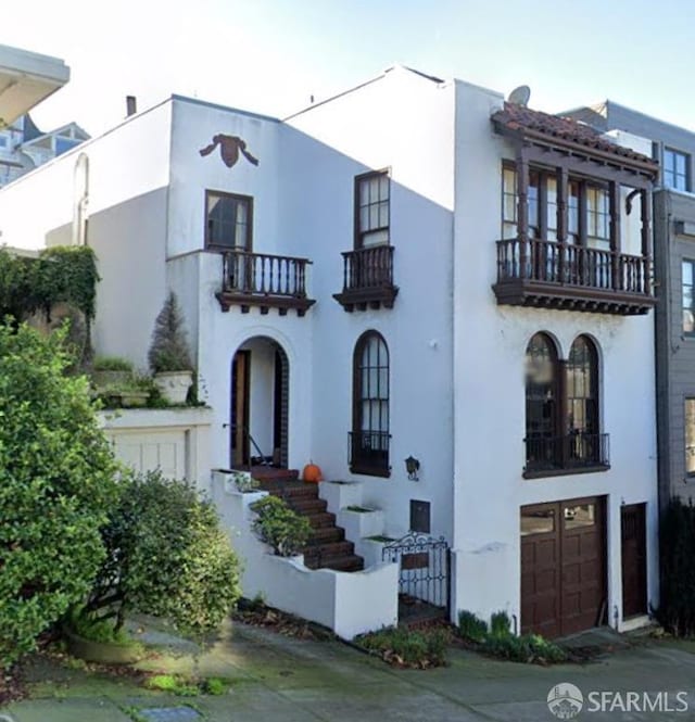 view of front of house featuring a balcony