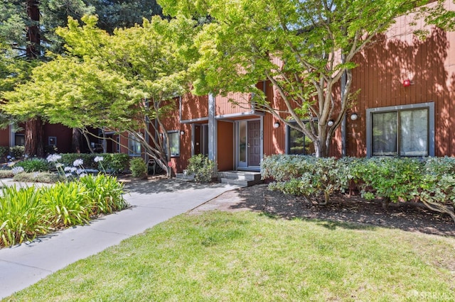 229 Cypress Point Dr, Mountain View, CA 94043 - obstructed view of property featuring a front lawn