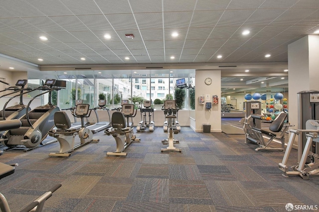 exercise room with recessed lighting, carpet flooring, and baseboards