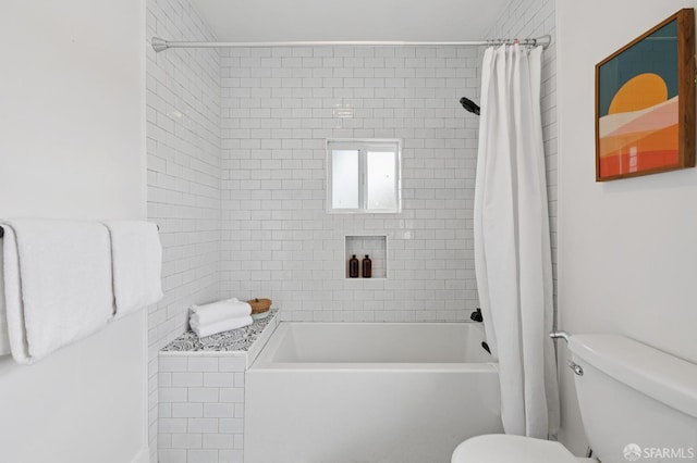 4145 Emerald St, Oakland, CA 94609 - full bathroom featuring toilet and shower / tub combo with curtain