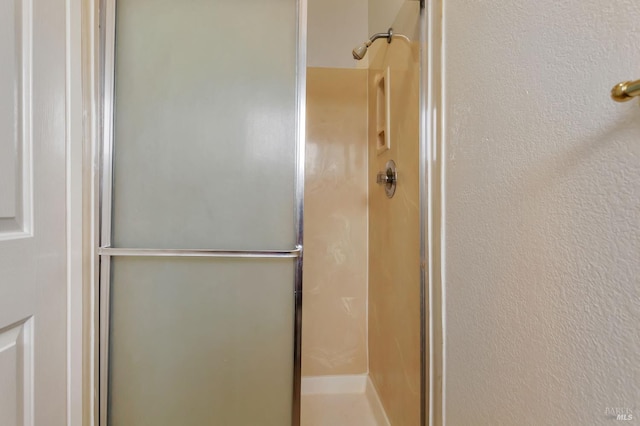 1001 Suffolk Way, Fairfield, CA 94533 - full bath featuring an enclosed shower