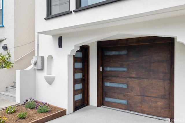 2287 45th Ave, San Francisco, CA 94116 - doorway to property featuring stucco siding