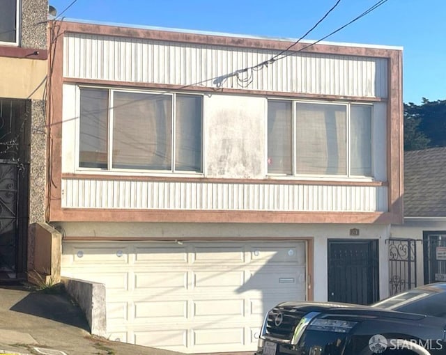 view of front of property featuring a garage