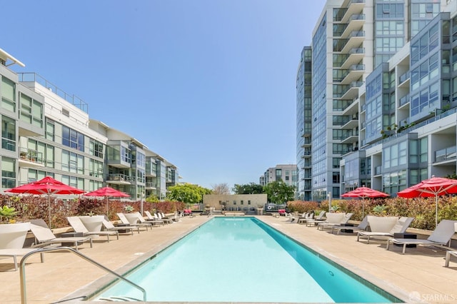 420 Mission Bay Blvd Unit 708, San Francisco, CA 94158 - community pool with a patio