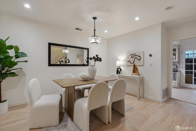 539 Pimlico Ct, Walnut Creek, CA 94597 - dining area featuring light wood-style flooring, baseboards, and recessed lighting