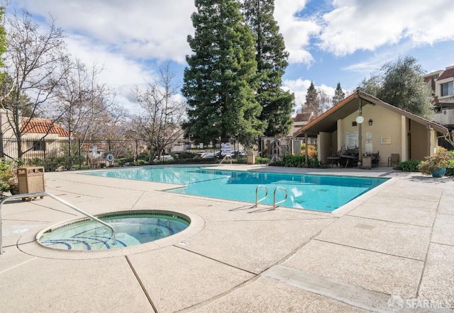 539 Pimlico Ct, Walnut Creek, CA 94597 - community pool featuring a community hot tub and a patio