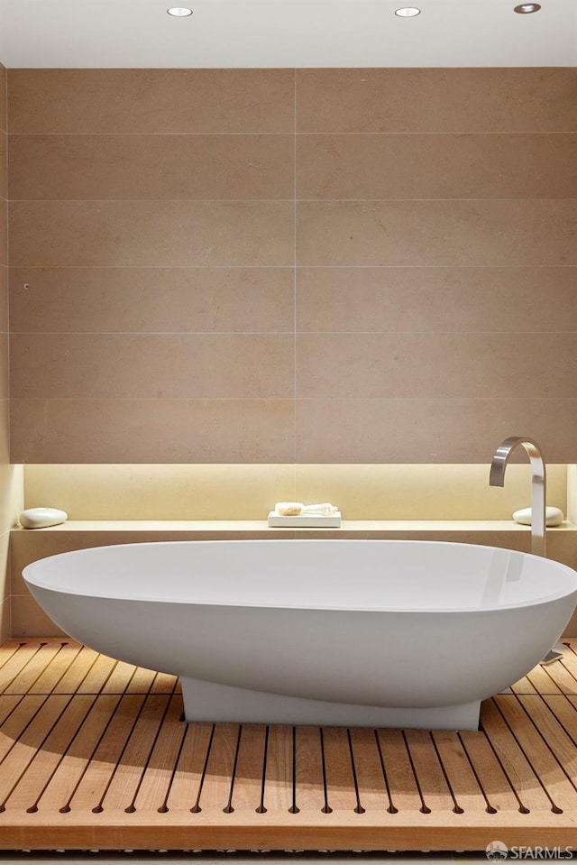 bathroom featuring a washtub